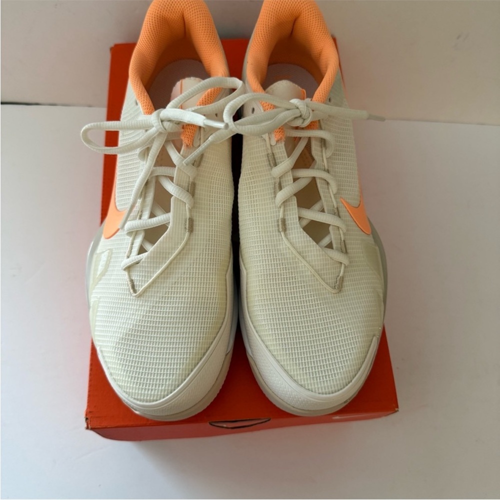 🆕 Nike Women’s Court Air Zoom Pro HC White/Peach Cream Size 9.5 NIB - Picture 3 of 9